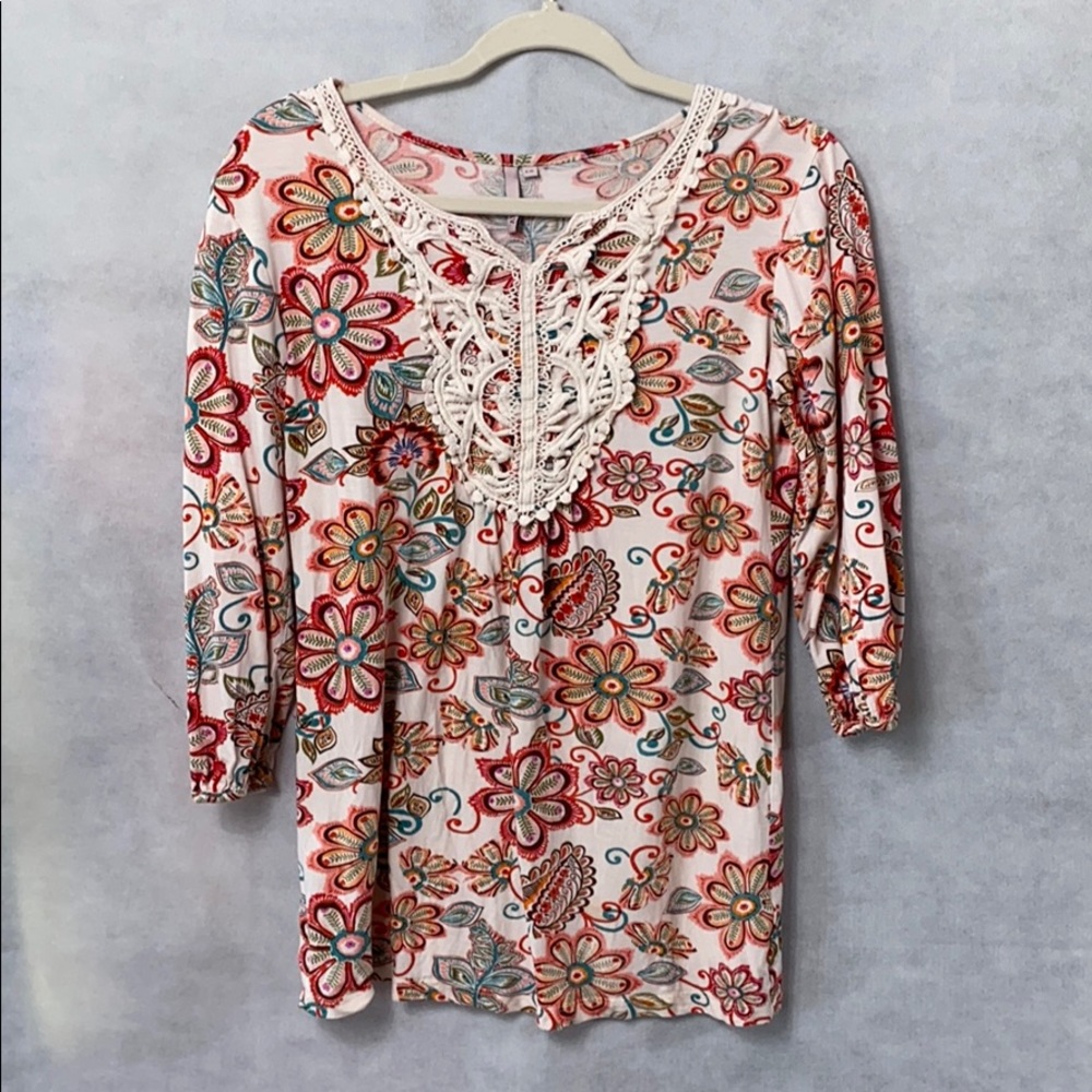 ♥️L.O.V.  size small 3/4  length sleeves
